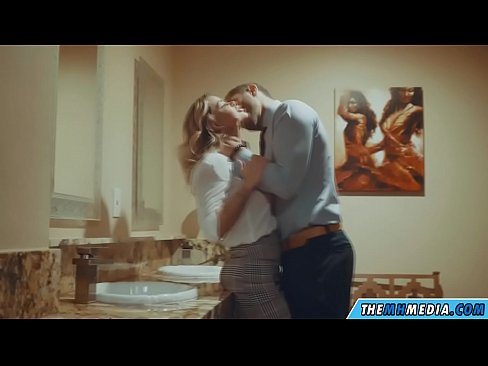 ❤️ Kur një bjonde me bukë ju josh në një banjë publike ❤️ Super pornografi tek ne sq.seecamsus.top ☑